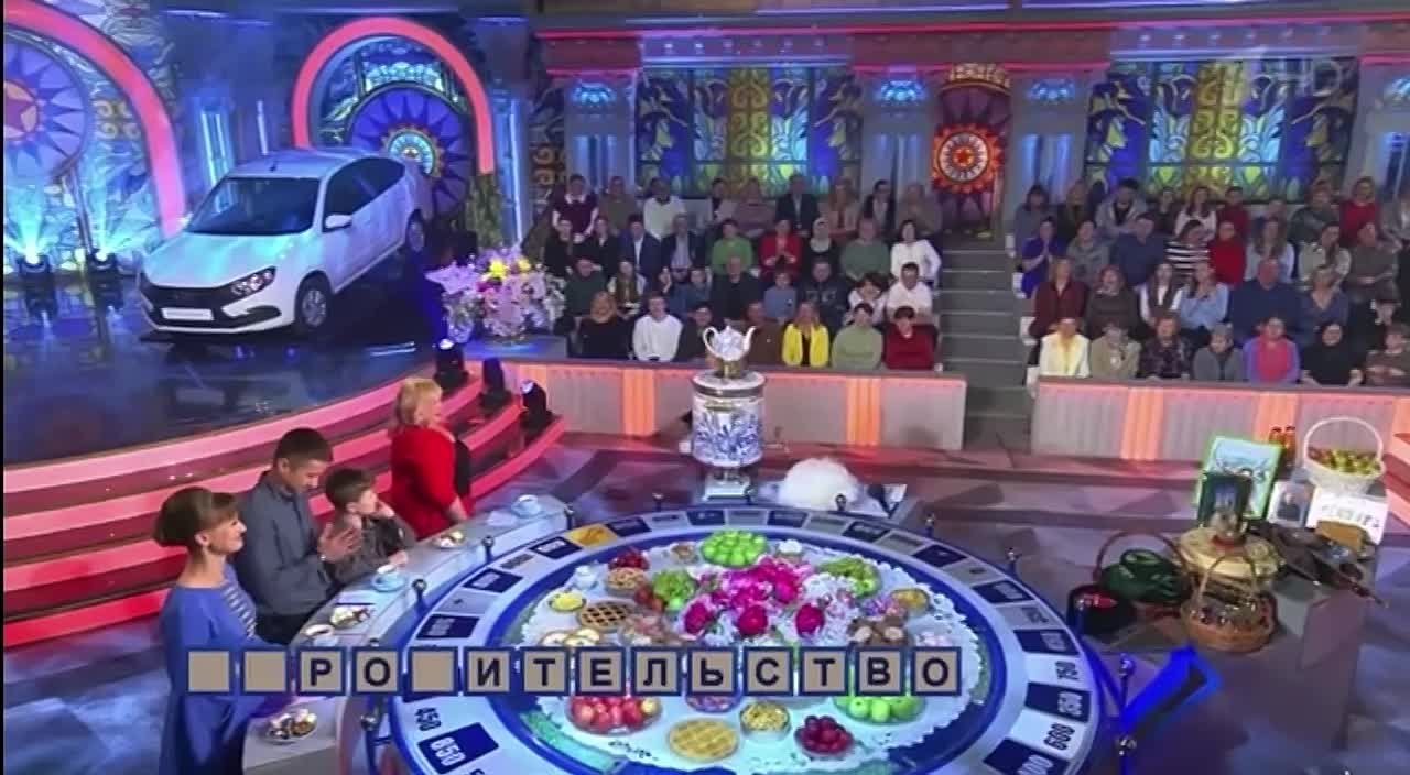 Жительница Сургутского района поцеловала Леонида Якубовича на шоу «Поле чудес»