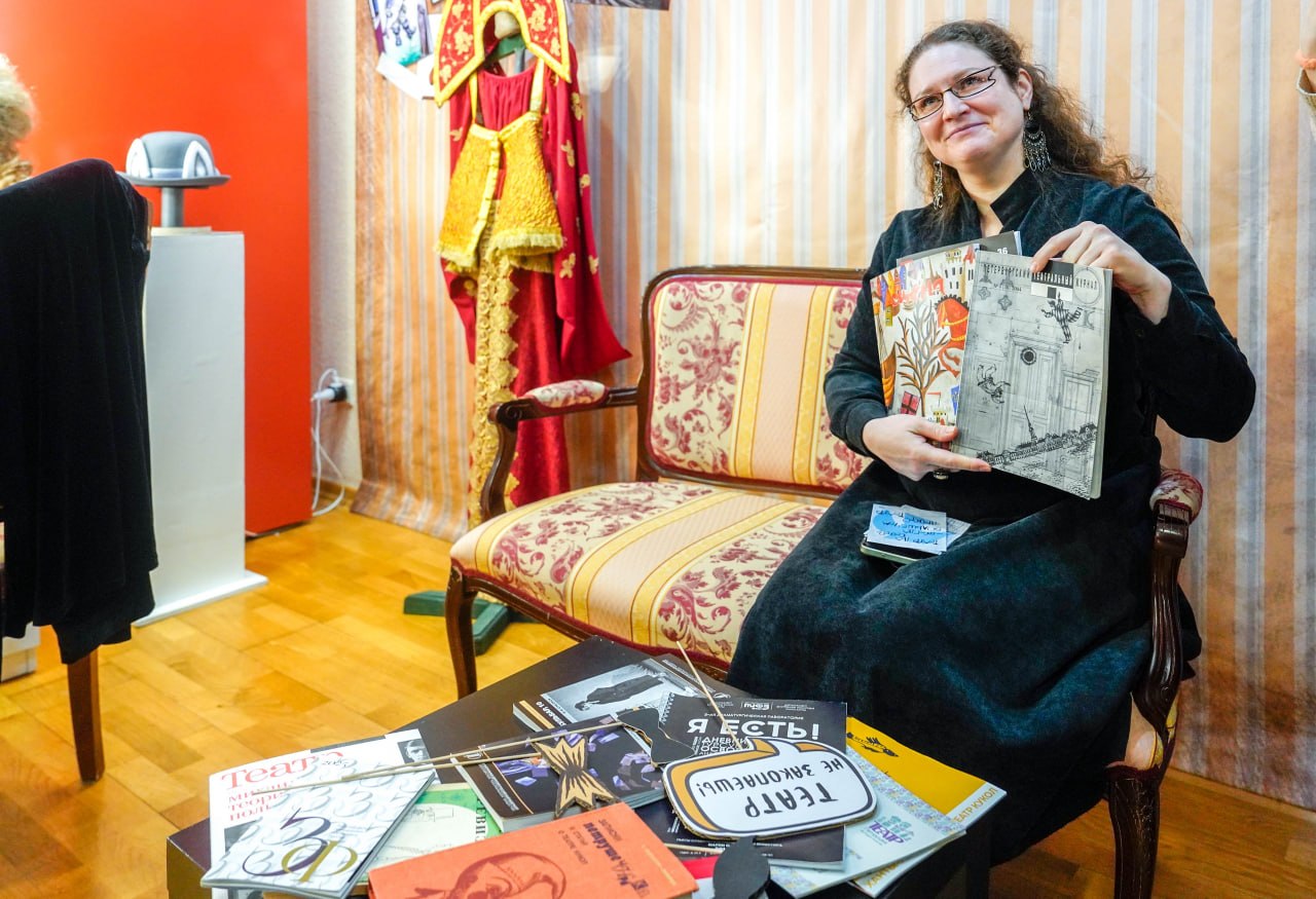 В Ханты-Мансийске открылась выставка «Этот невероятный мир театра» В Ханты-Мансийске открылась выставка «Этот невероятный мир театра»