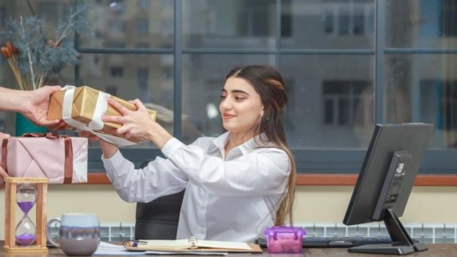 Подарки и премии на 8 марта: не забудьте про налоги