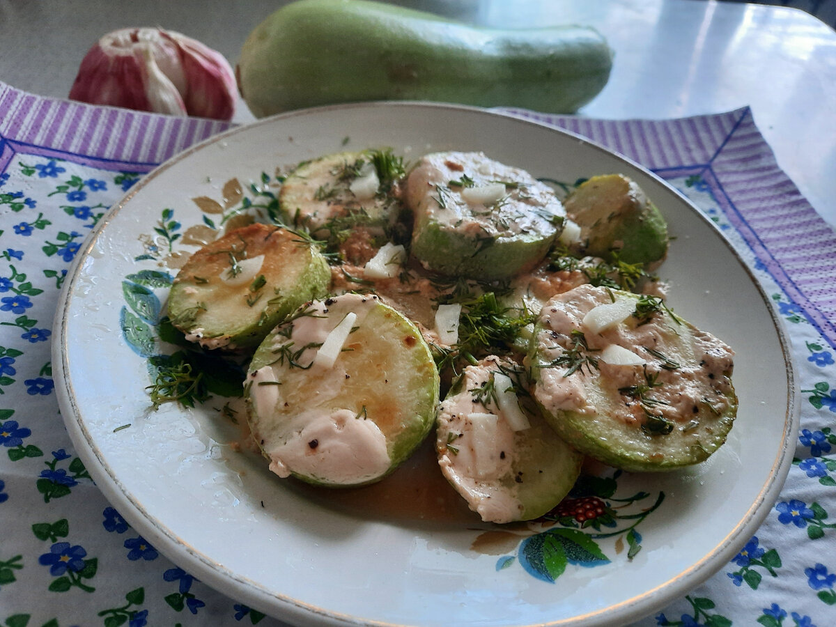 Нежные молодые кабачки в сметанном соусе: вкус лета на вашей тарелке