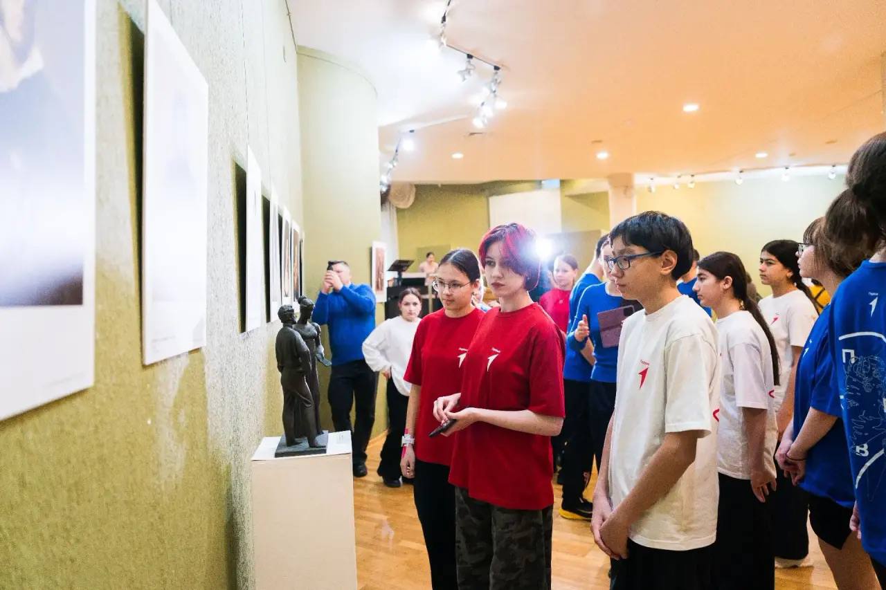 В Ханты-Мансийске представили семейные портреты великого поэта В Ханты-Мансийске представили семейные портреты великого поэта