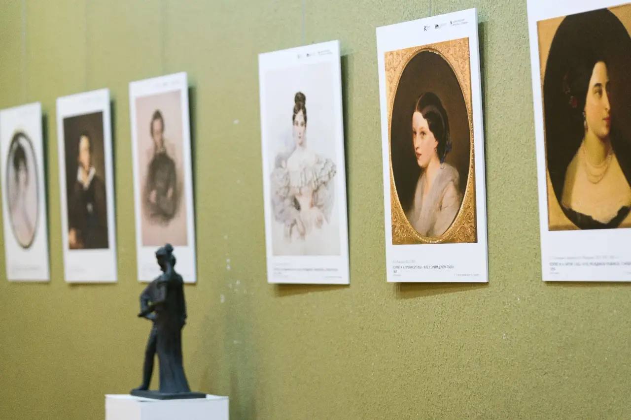 В Ханты-Мансийске представили семейные портреты великого поэта В Ханты-Мансийске представили семейные портреты великого поэта