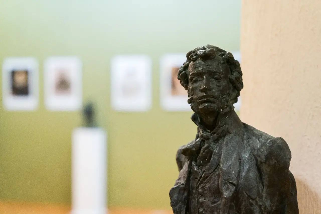 В Ханты-Мансийске представили семейные портреты великого поэта