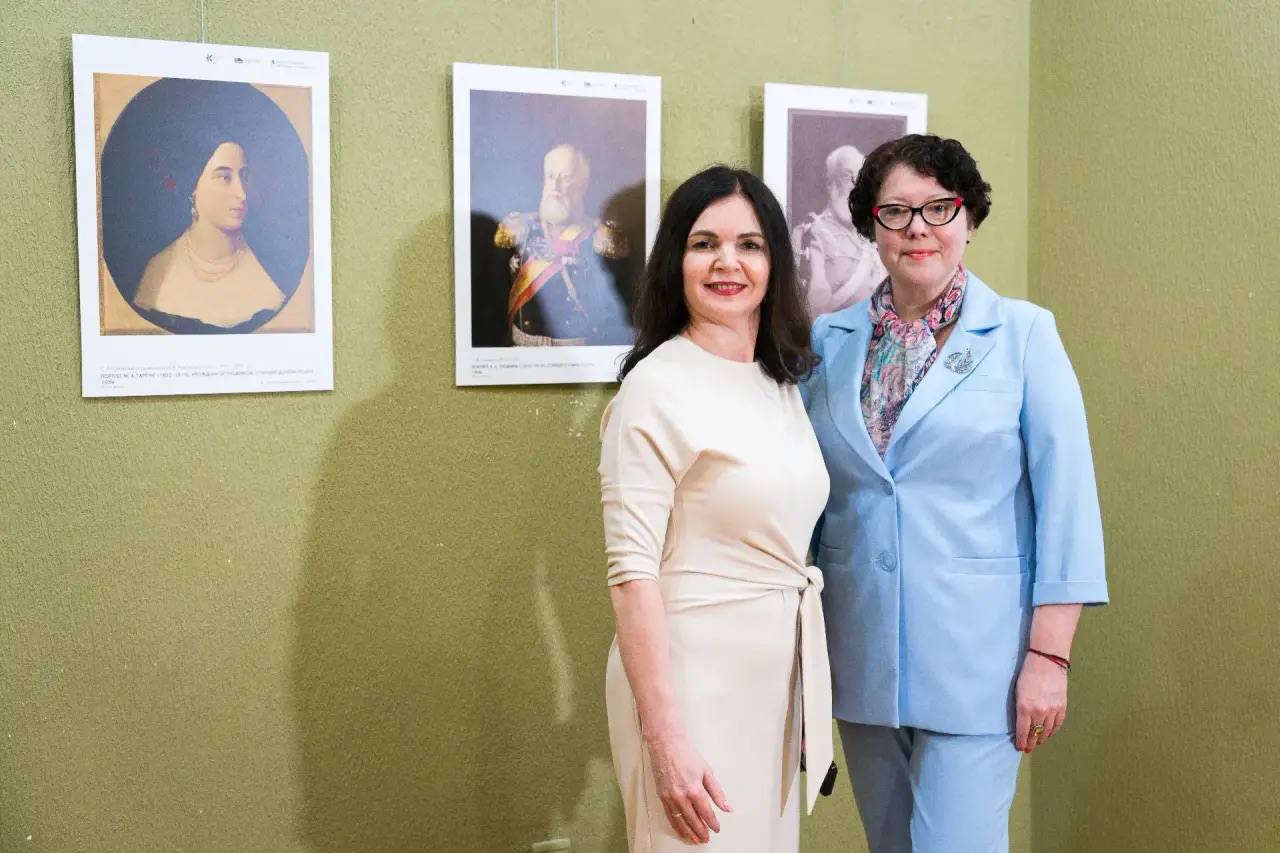 В Ханты-Мансийске представили семейные портреты великого поэта В Ханты-Мансийске представили семейные портреты великого поэта