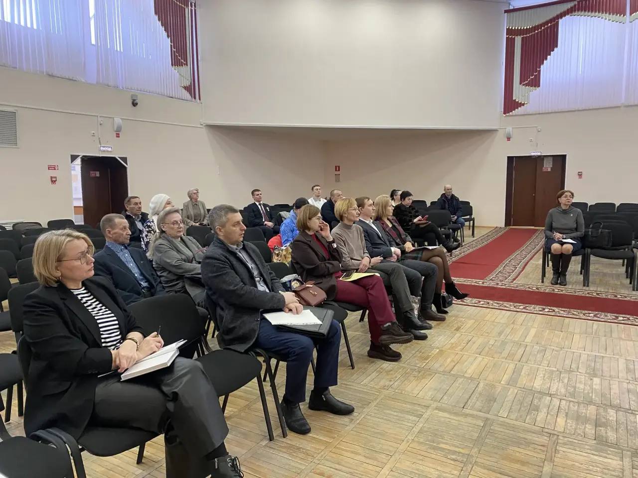 Вчерашняя встреча депутата Гаврилова с избирателями в очередной раз показала, что самыми насущными проблемами для жителей города остаются проблемы ЖКХ Вчерашняя встреча депутата Гаврилова с избирателями в очередной раз показала, что самыми насущными проблемами для жителей города остаются проблемы ЖКХ