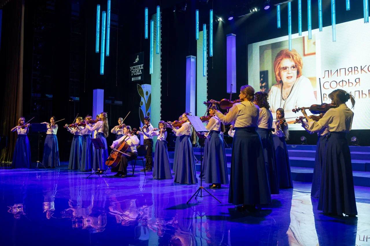 Сургутских деятелей культуры поздравили с профессиональным праздником и 60-летием культурного строительства в городе Сургутских деятелей культуры поздравили с профессиональным праздником и 60-летием культурного строительства в городе