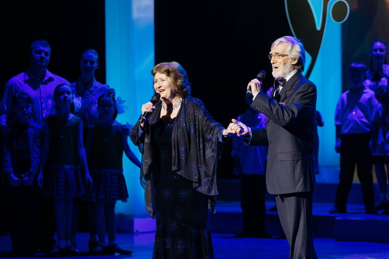 Сургутских деятелей культуры поздравили с профессиональным праздником и 60-летием культурного строительства в городе