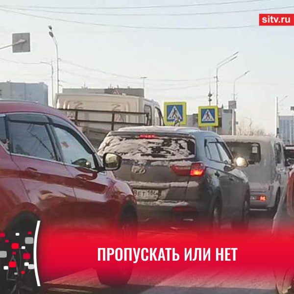 Водители Югры рассказали о своём отношении к тем, кто объезжает пробку и пытается вклиниться в ряд