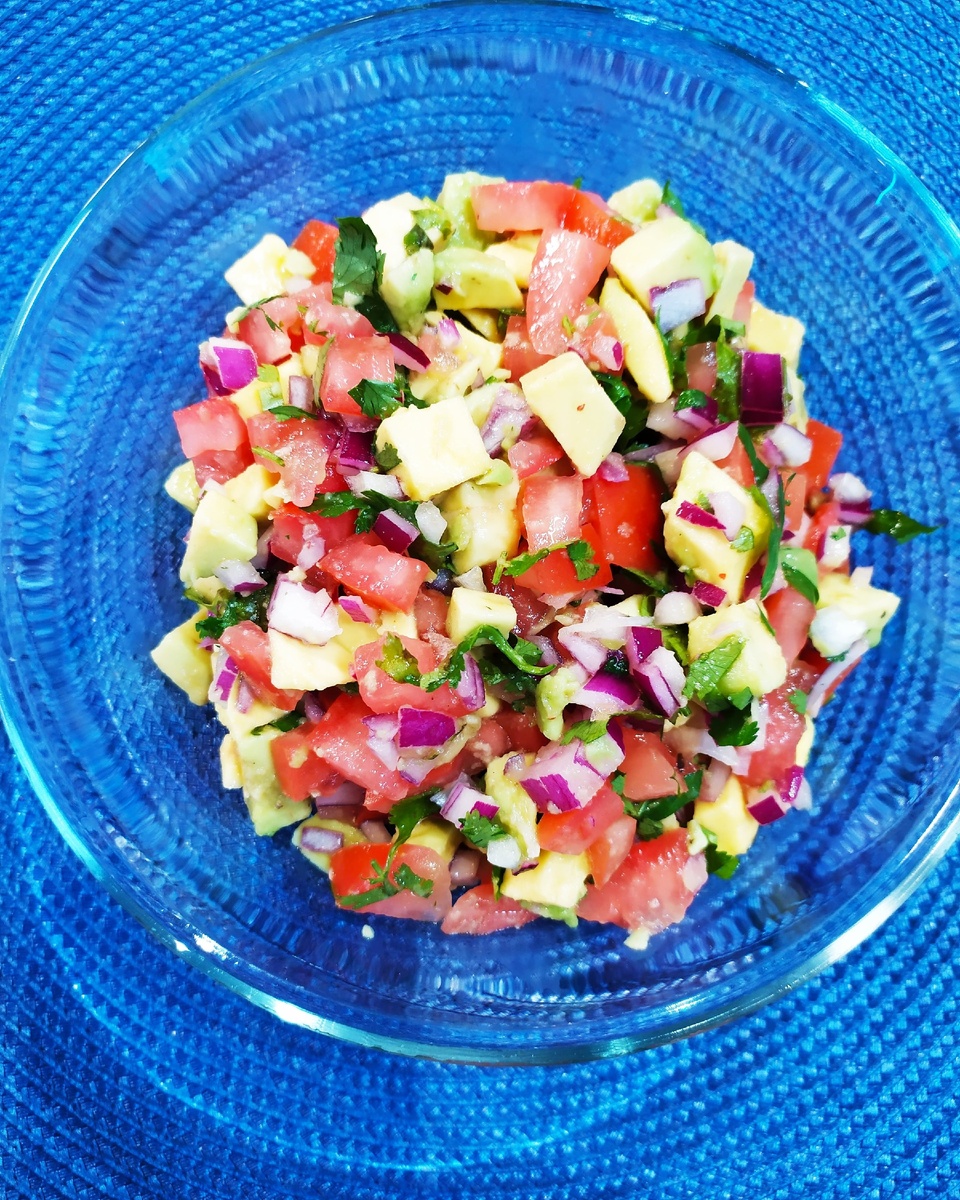 Салат из авокадо: идеальный завтрак за пять минут