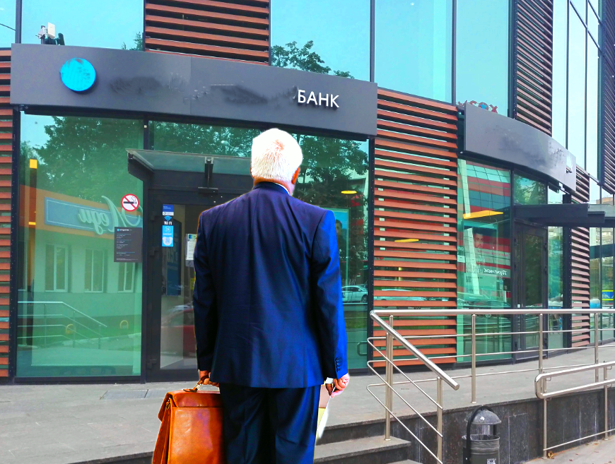 Банк несет ответственность: мужчина выиграл миллионы после потери вклада