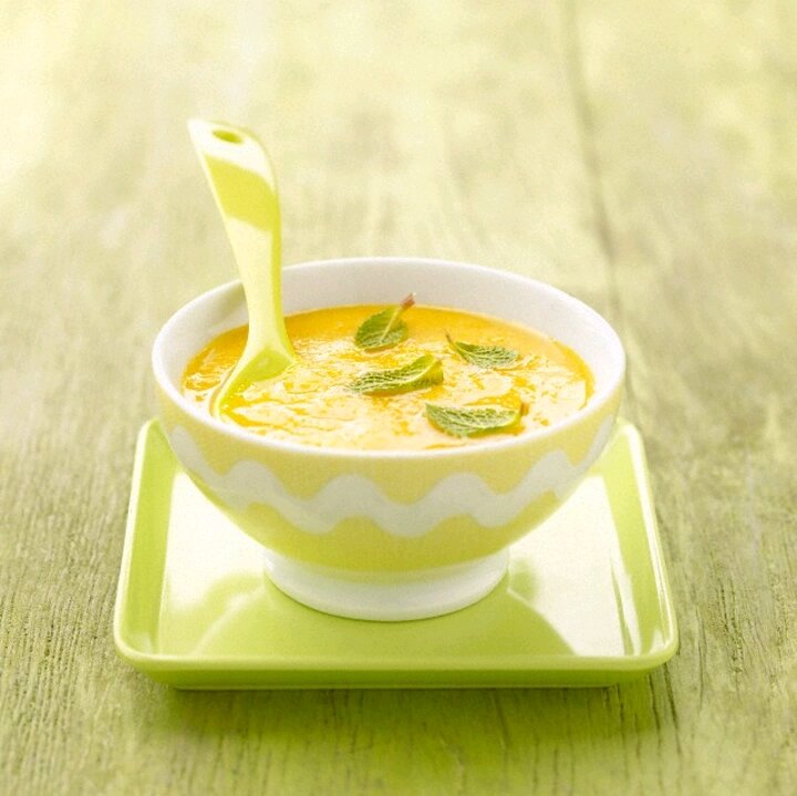 Освежающий холодный суп из дыни с имбирем и мятой