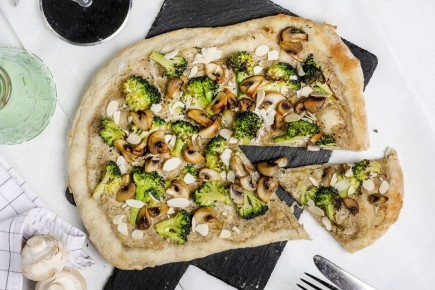 Невероятная веганская пицца с брокколи и трюфелями