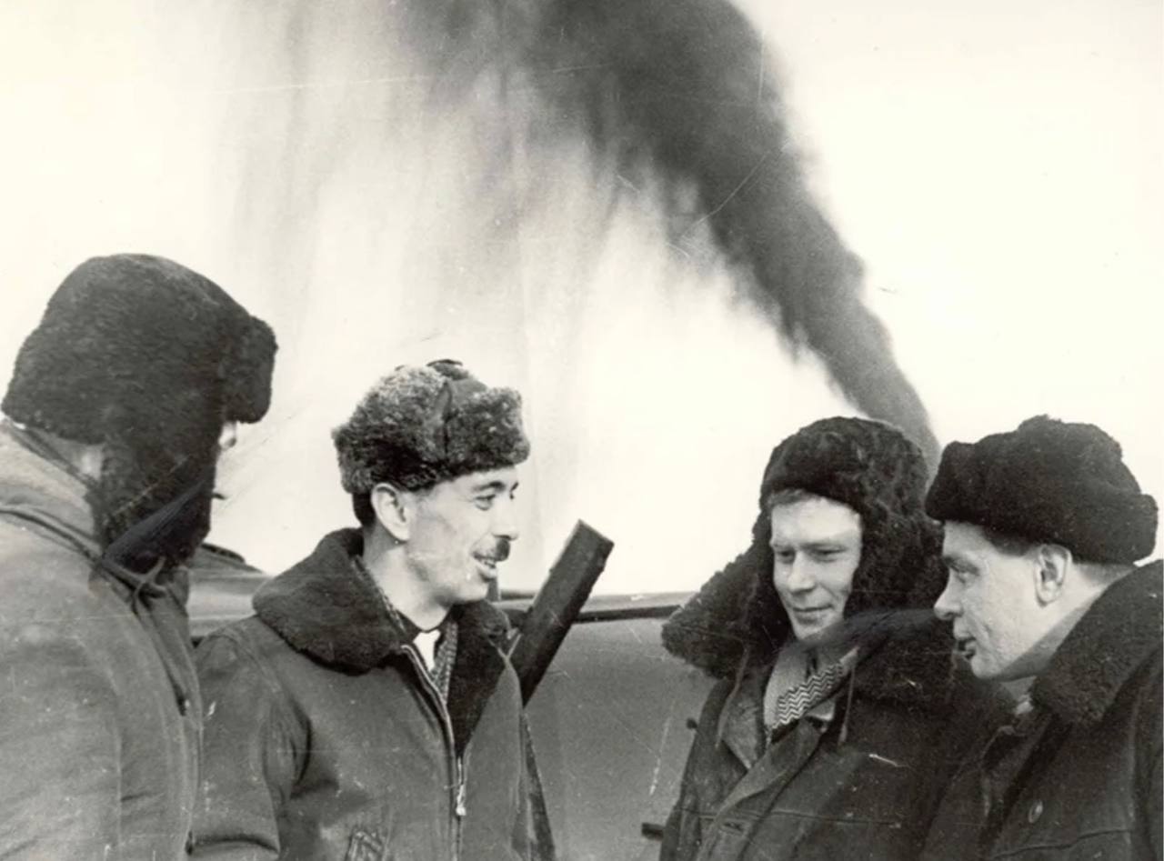 Уважаемые геологи и ветераны отрасли! От всей души поздравляю вас с профессиональным праздником! Уважаемые геологи и ветераны отрасли! От всей души поздравляю вас с профессиональным праздником!