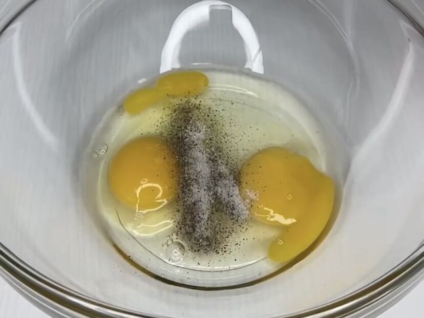 Альтернатива любимым пирожкам: оладьи с начинкой из лука и яиц