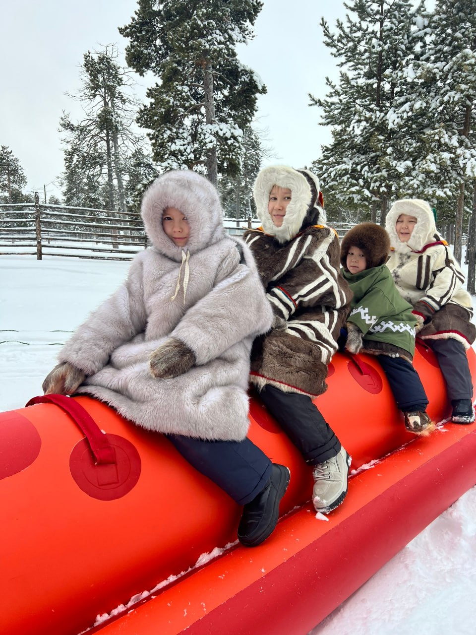 Туристы со всей России посещают стойбище Сопочиных в Югре Туристы со всей России посещают стойбище Сопочиных в Югре