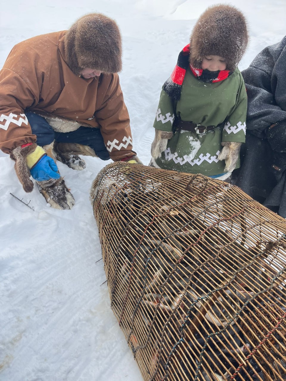 Туристы со всей России посещают стойбище Сопочиных в Югре Туристы со всей России посещают стойбище Сопочиных в Югре
