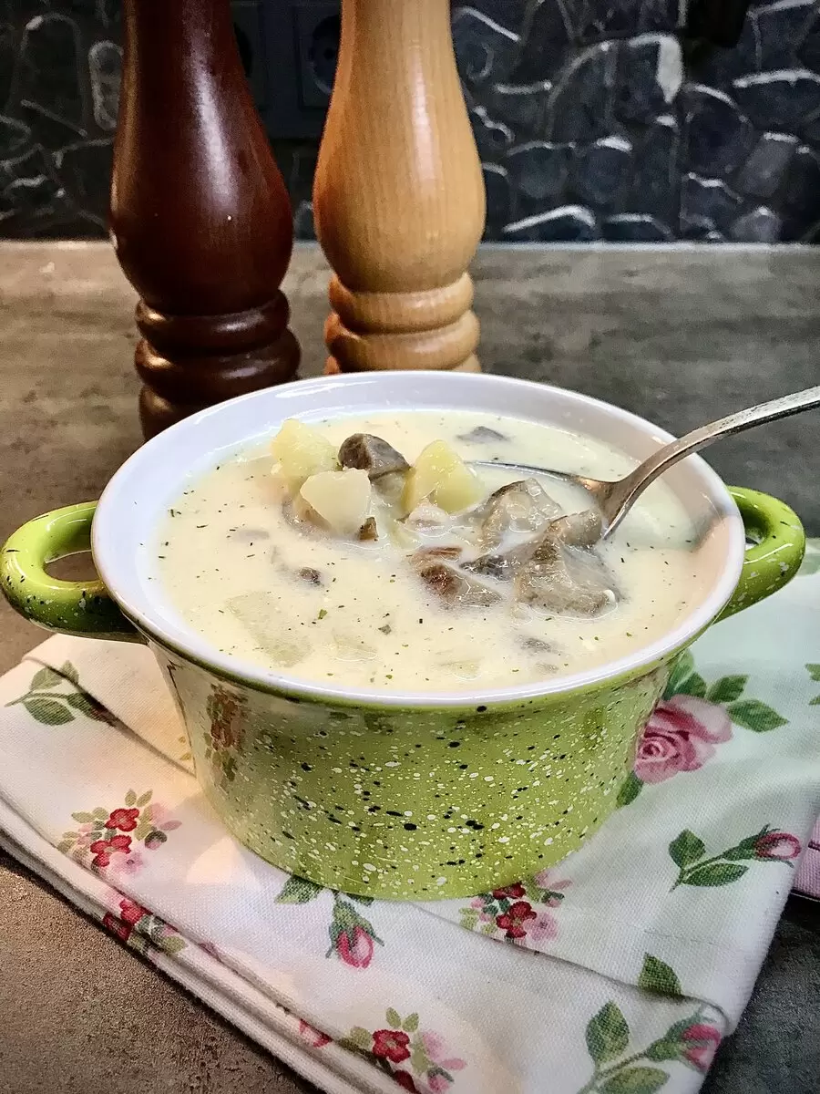 Осеннее вдохновение: насыщенный сырно-грибной суп