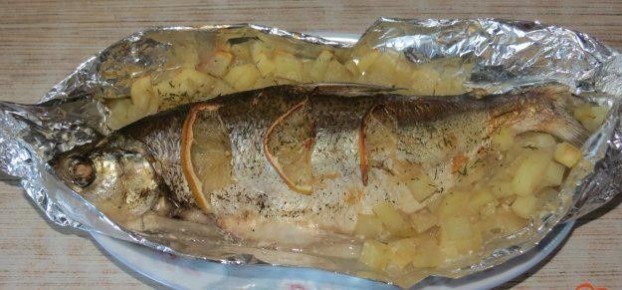 Запеченная пелядь с картофелем: идеальное блюдо для любителей рыбы