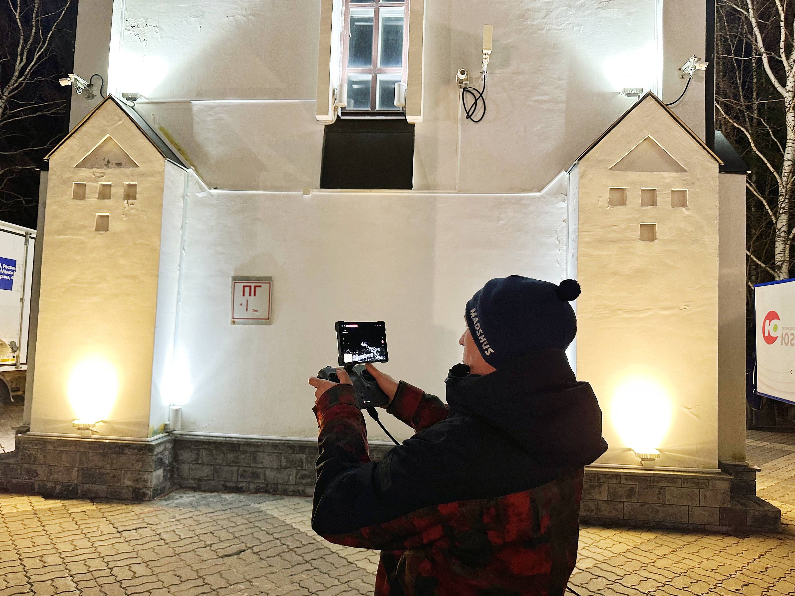 В ночь с 11 на 12 апреля окружная телерадиокомпания «Югра» показала в прямом эфире Пасхальное богослужение, которое в Кафедральном соборе Воскресения Христова провёл митрополит Ханты-Мансийский и Сургутский Павел В ночь с 11 на 12 апреля окружная телерадиокомпания «Югра» показала в прямом эфире Пасхальное богослужение, которое в Кафедральном соборе Воскресения Христова провёл митрополит Ханты-Мансийский и Сургутский Павел