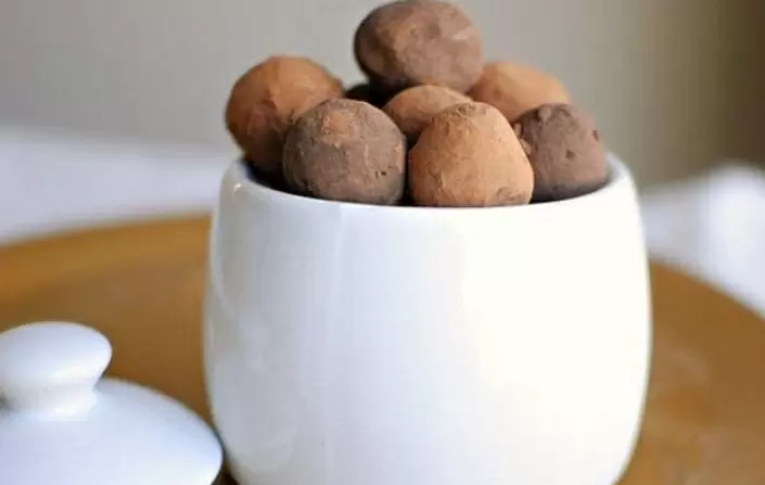 Шоколадные трюфели с кофе и корицей: идеальный десерт для сладкоежек