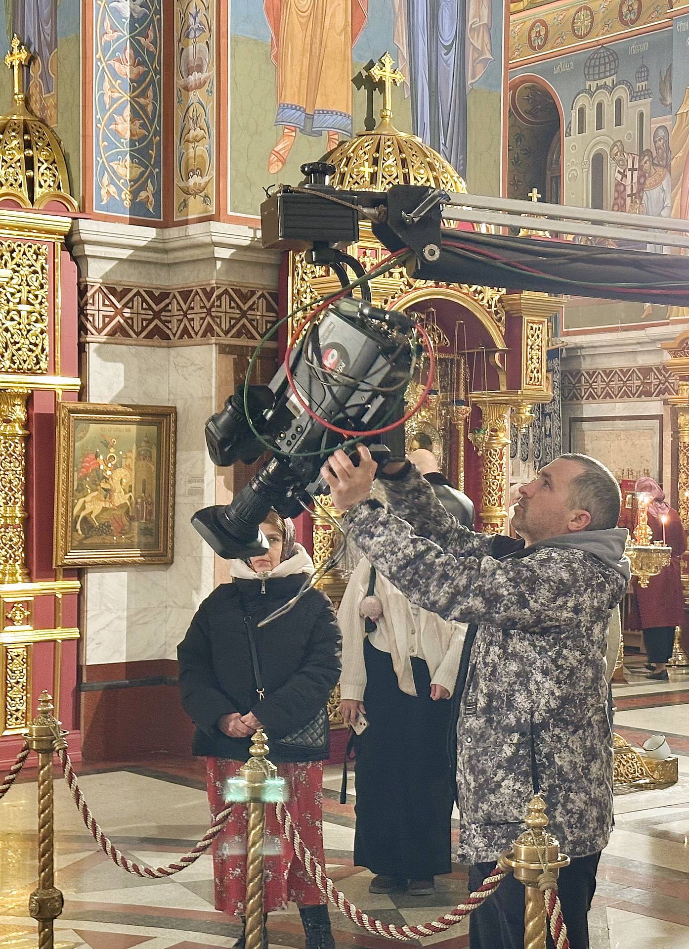 В ночь с 11 на 12 апреля окружная телерадиокомпания «Югра» показала в прямом эфире Пасхальное богослужение, которое в Кафедральном соборе Воскресения Христова провёл митрополит Ханты-Мансийский и Сургутский Павел В ночь с 11 на 12 апреля окружная телерадиокомпания «Югра» показала в прямом эфире Пасхальное богослужение, которое в Кафедральном соборе Воскресения Христова провёл митрополит Ханты-Мансийский и Сургутский Павел