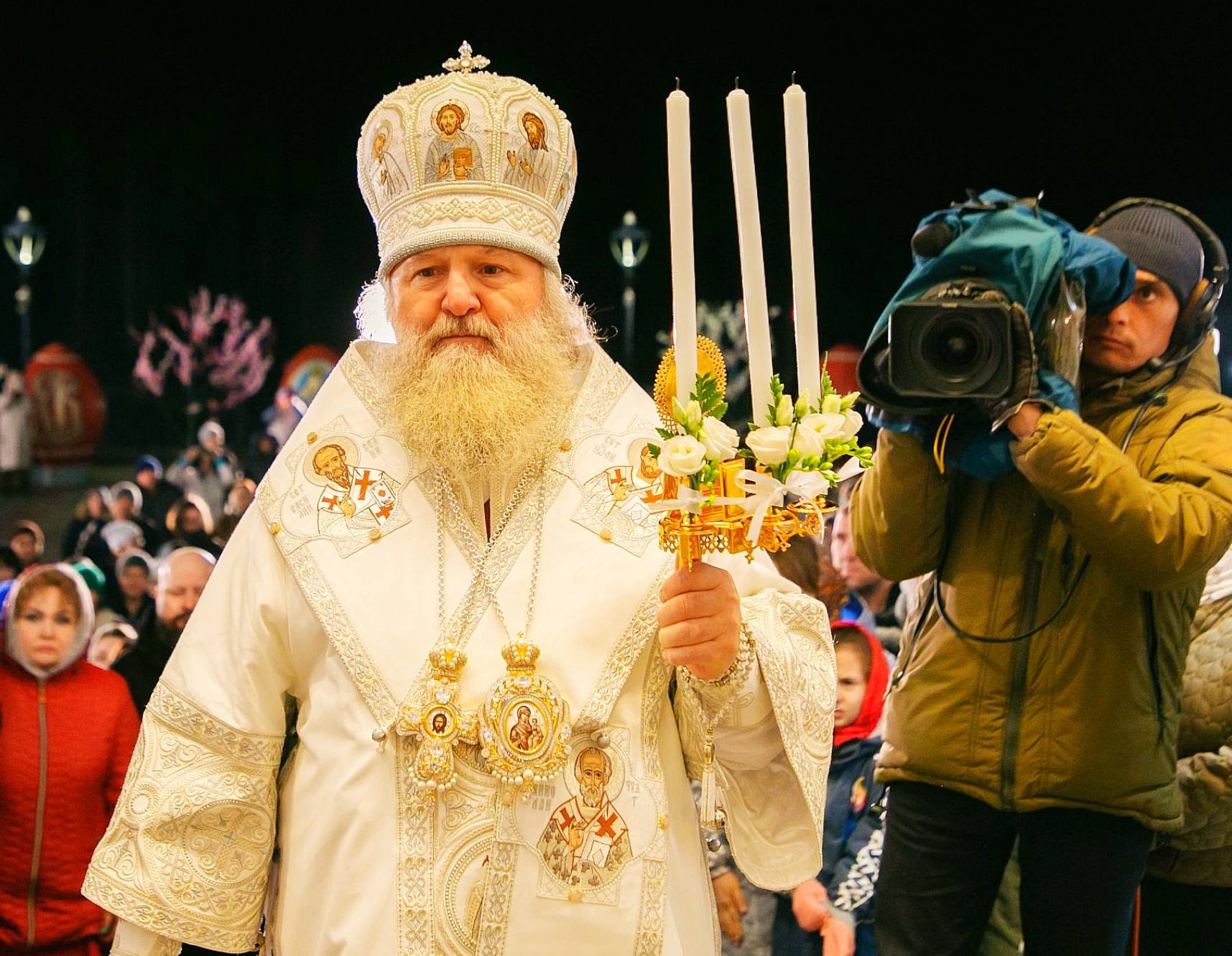 В ночь с 11 на 12 апреля окружная телерадиокомпания «Югра» показала в прямом эфире Пасхальное богослужение, которое в Кафедральном соборе Воскресения Христова провёл митрополит Ханты-Мансийский и Сургутский Павел В ночь с 11 на 12 апреля окружная телерадиокомпания «Югра» показала в прямом эфире Пасхальное богослужение, которое в Кафедральном соборе Воскресения Христова провёл митрополит Ханты-Мансийский и Сургутский Павел