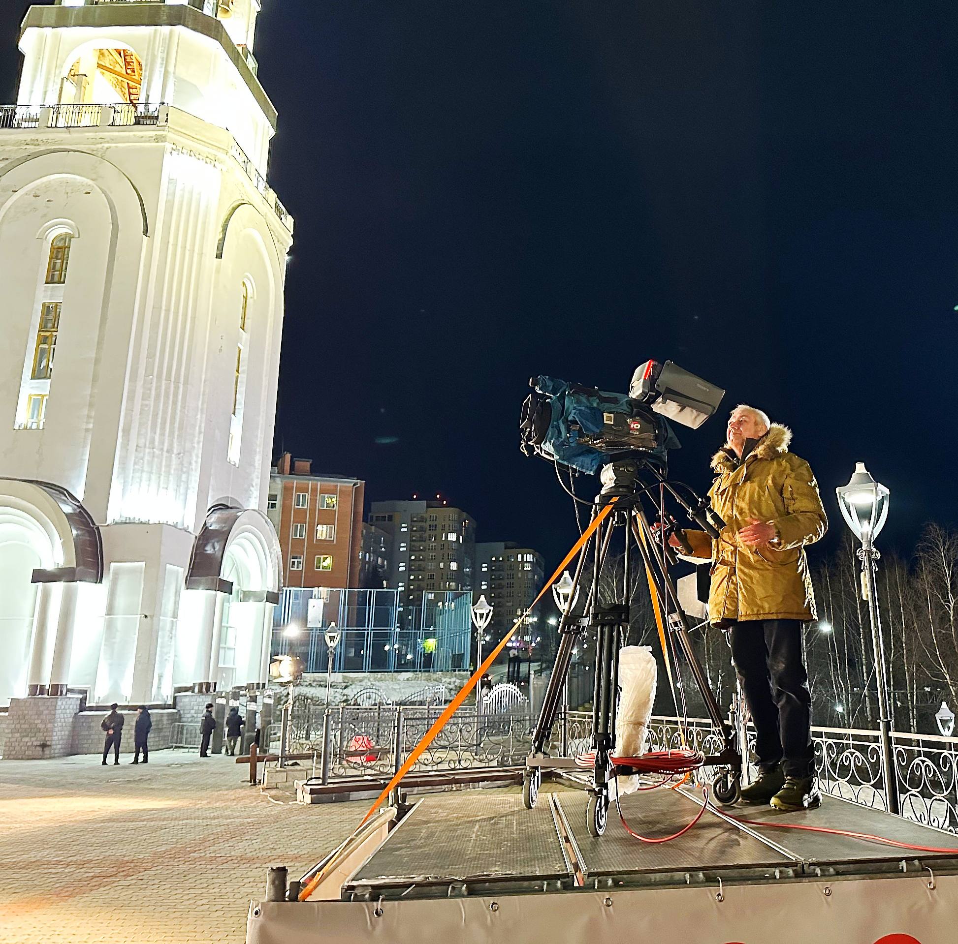 В ночь с 11 на 12 апреля окружная телерадиокомпания «Югра» показала в прямом эфире Пасхальное богослужение, которое в Кафедральном соборе Воскресения Христова провёл митрополит Ханты-Мансийский и Сургутский Павел В ночь с 11 на 12 апреля окружная телерадиокомпания «Югра» показала в прямом эфире Пасхальное богослужение, которое в Кафедральном соборе Воскресения Христова провёл митрополит Ханты-Мансийский и Сургутский Павел
