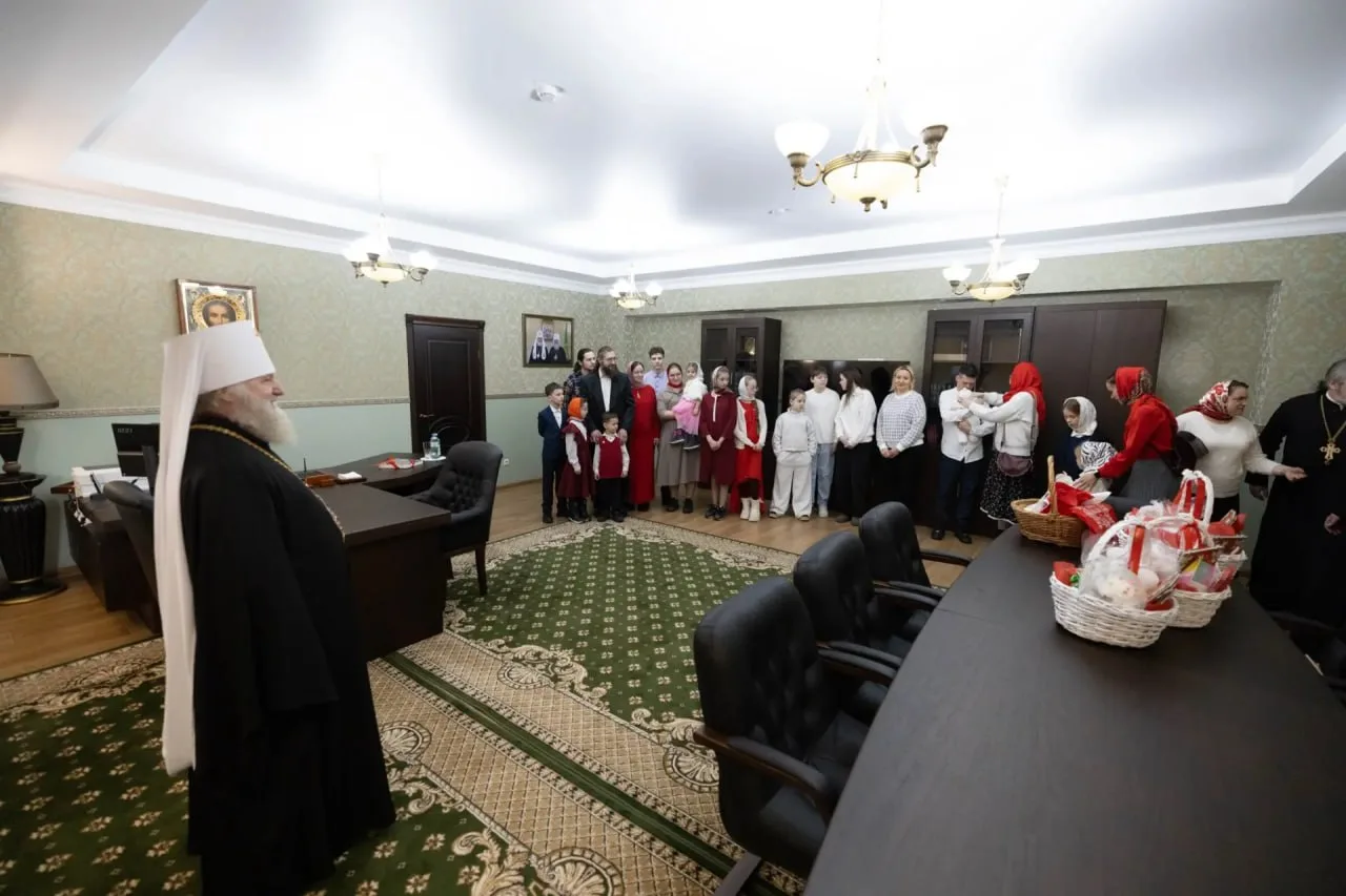 Митрополит Павел поздравил многодетные семьи Сургута с Пасхой Господней Митрополит Павел поздравил многодетные семьи Сургута с Пасхой Господней