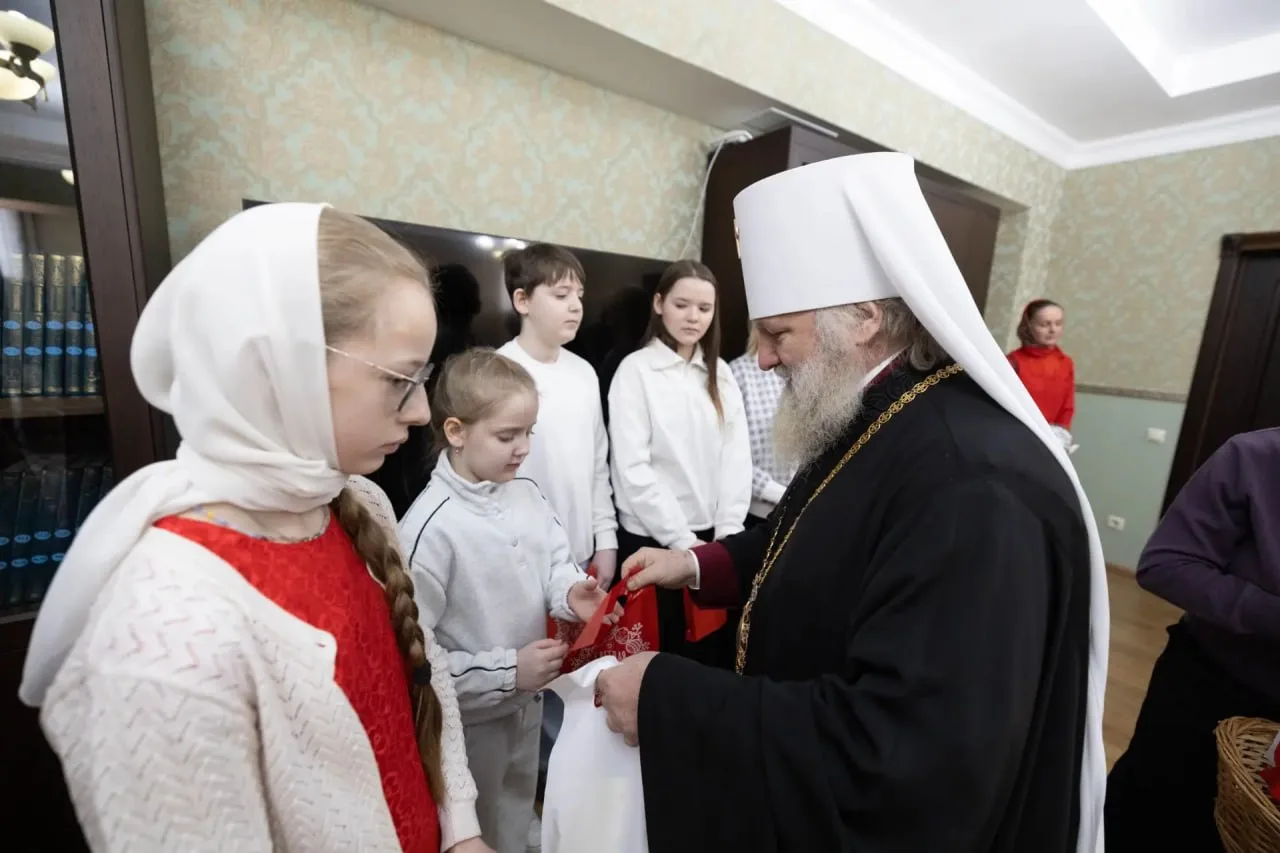 Митрополит Павел поздравил многодетные семьи Сургута с Пасхой Господней Митрополит Павел поздравил многодетные семьи Сургута с Пасхой Господней