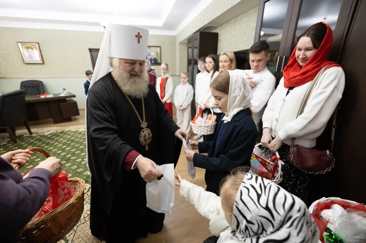 Митрополит Павел поздравил многодетные семьи Сургута с Пасхой Господней Митрополит Павел поздравил многодетные семьи Сургута с Пасхой Господней
