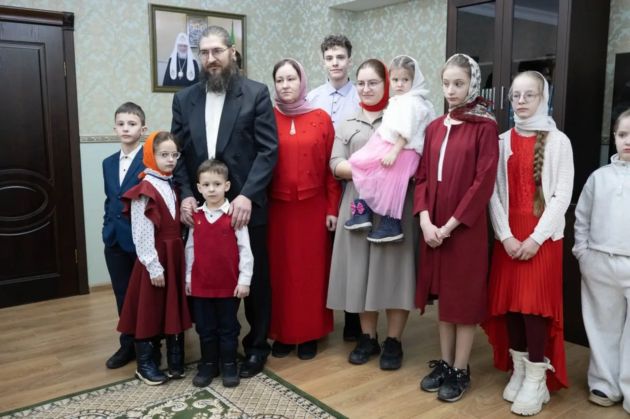 Митрополит Павел поздравил многодетные семьи Сургута с Пасхой Господней Митрополит Павел поздравил многодетные семьи Сургута с Пасхой Господней