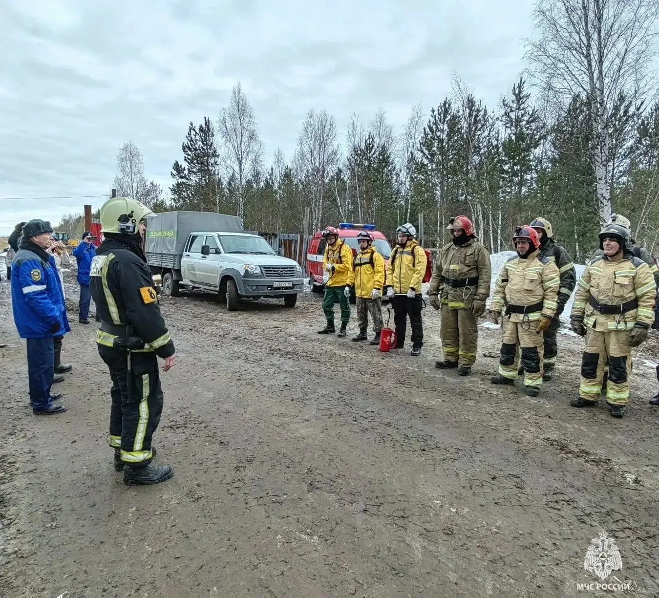 В Сургутском гарнизоне прошла тренировка по тушению лесного пожара