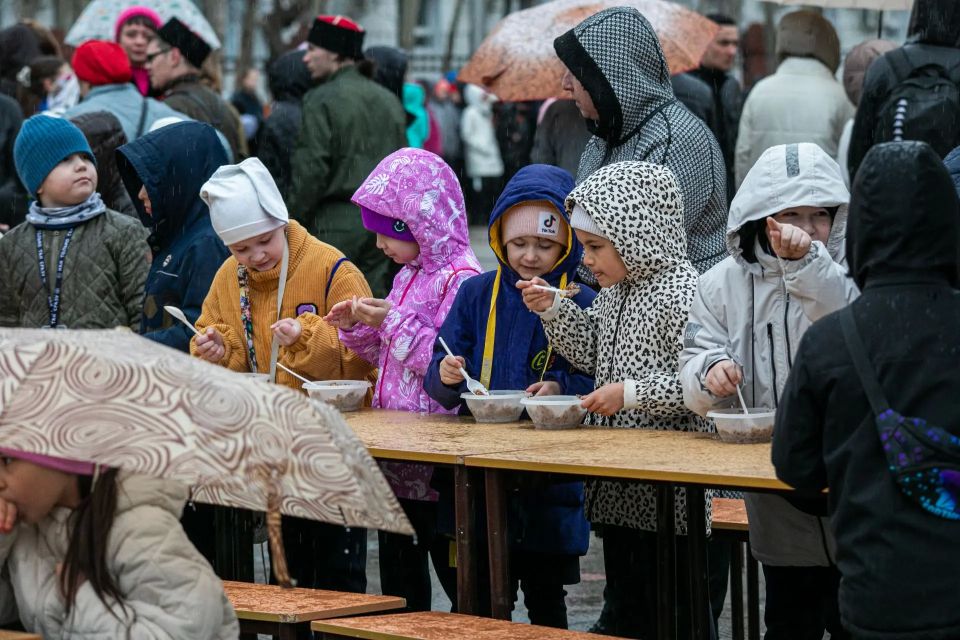 «Кто, если не мы»: в Сургуте прошёл единый день патриотического воспитания, приуроченный к 81-й годовщине Победы «Кто, если не мы»: в Сургуте прошёл единый день патриотического воспитания, приуроченный к 81-й годовщине Победы