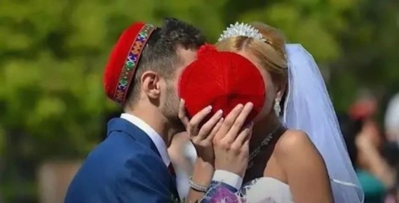 «Согласны ли вы, Екатерина, взять в законные мужья Мухаммада?»: 2500 нелегалов осели в России благодаря банде из загсов