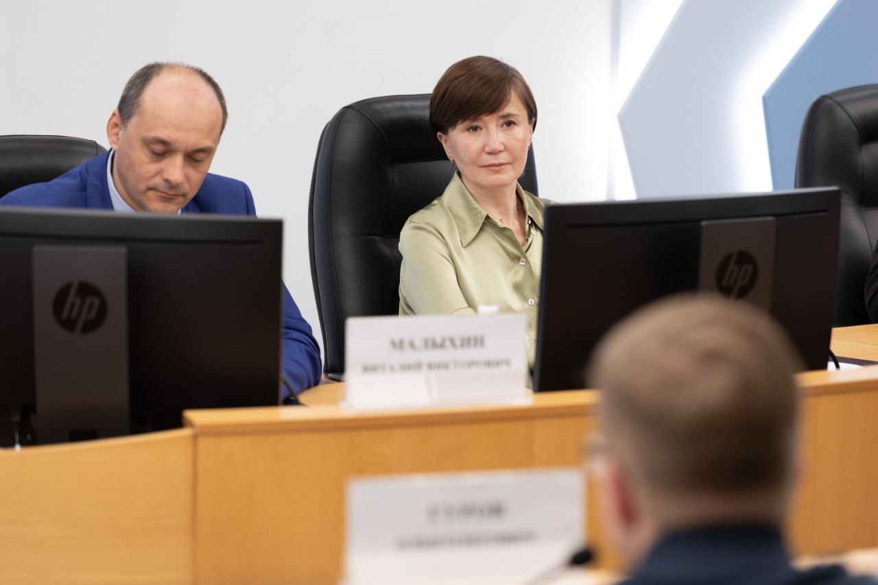 Заместитель Председателя Думы города Сургута Эмилия Трапезникова приняла участие в работе пятнадцатого заседания Молодежного парламента при Думе ХМАО-Югры, которое проходило два дня в Сургуте Заместитель Председателя Думы города Сургута Эмилия Трапезникова приняла участие в работе пятнадцатого заседания Молодежного парламента при Думе ХМАО-Югры, которое проходило два дня в Сургуте