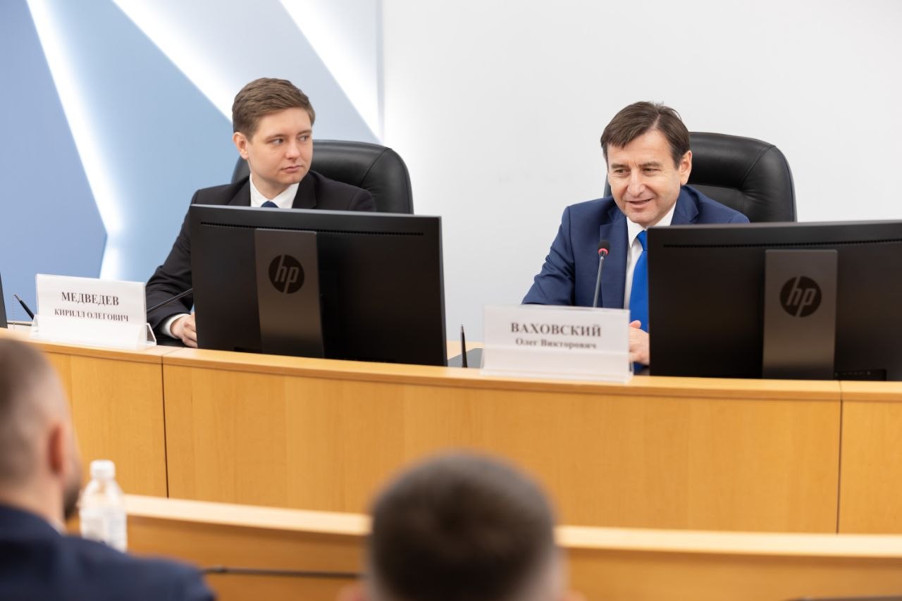 Заместитель Председателя Думы города Сургута Эмилия Трапезникова приняла участие в работе пятнадцатого заседания Молодежного парламента при Думе ХМАО-Югры, которое проходило два дня в Сургуте Заместитель Председателя Думы города Сургута Эмилия Трапезникова приняла участие в работе пятнадцатого заседания Молодежного парламента при Думе ХМАО-Югры, которое проходило два дня в Сургуте