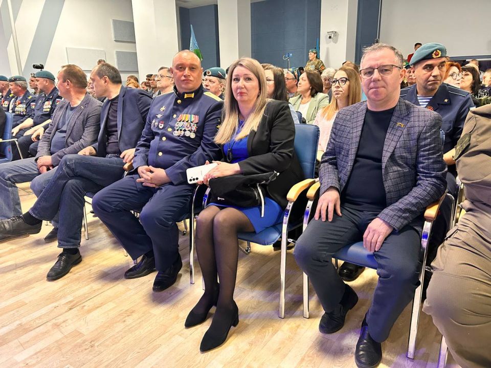 Сегодня в историческом парке «Россия – Моя история» состоялось торжественное мероприятие, посвященное десятилетию региональной общественной организации ХМАО-Югры «Ассоциация ветеранов десантных войск и войск спецназа», на... Сегодня в историческом парке «Россия – Моя история» состоялось торжественное мероприятие, посвященное десятилетию региональной общественной организации ХМАО-Югры «Ассоциация ветеранов десантных войск и войск спецназа», на...