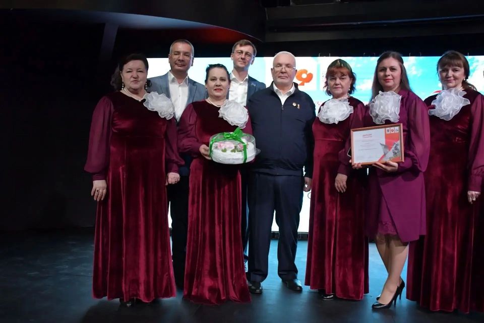 Хоровой коллектив ТОС № 33 «Северяночка из Сургута» вернулся с регионального фестиваля-конкурса людей старшего поколения «Многоликий Первомай» с призовым местом Хоровой коллектив ТОС № 33 «Северяночка из Сургута» вернулся с регионального фестиваля-конкурса людей старшего поколения «Многоликий Первомай» с призовым местом