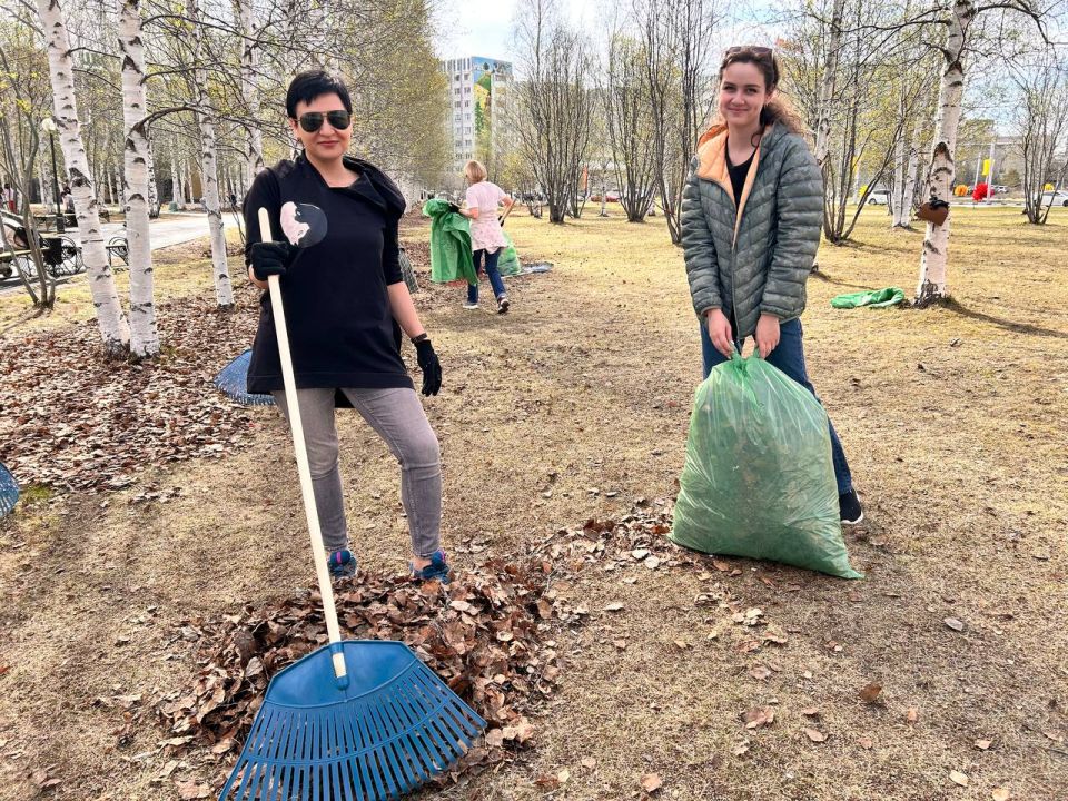 Сегодня с депутатами и аппаратом Думы провели субботник в сквере «Молодежный» Сегодня с депутатами и аппаратом Думы провели субботник в сквере «Молодежный»