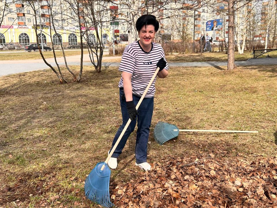 Сегодня с депутатами и аппаратом Думы провели субботник в сквере «Молодежный» Сегодня с депутатами и аппаратом Думы провели субботник в сквере «Молодежный»