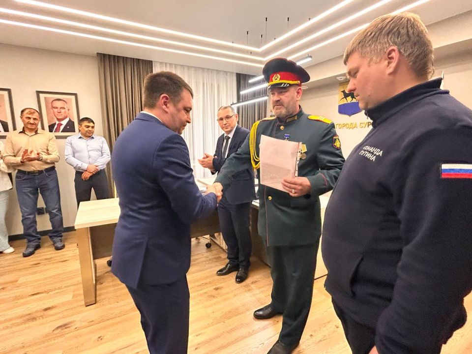 Сегодня я вместе со своим другом гвардии-сержантом, командиром медицинского взвода, ветераном СВО Алексеем Двуличанским вручил восемь медалей «За содействие СВО», которые нам передали бойцы войсковой части 34491 (г. Макеевка) Сегодня я вместе со своим другом гвардии-сержантом, командиром медицинского взвода, ветераном СВО Алексеем Двуличанским вручил восемь медалей «За содействие СВО», которые нам передали бойцы войсковой части 34491 (г. Макеевка)