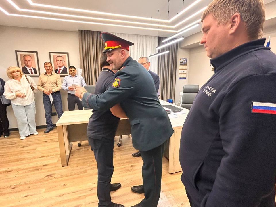 Сегодня я вместе со своим другом гвардии-сержантом, командиром медицинского взвода, ветераном СВО Алексеем Двуличанским вручил восемь медалей «За содействие СВО», которые нам передали бойцы войсковой части 34491 (г. Макеевка) Сегодня я вместе со своим другом гвардии-сержантом, командиром медицинского взвода, ветераном СВО Алексеем Двуличанским вручил восемь медалей «За содействие СВО», которые нам передали бойцы войсковой части 34491 (г. Макеевка)