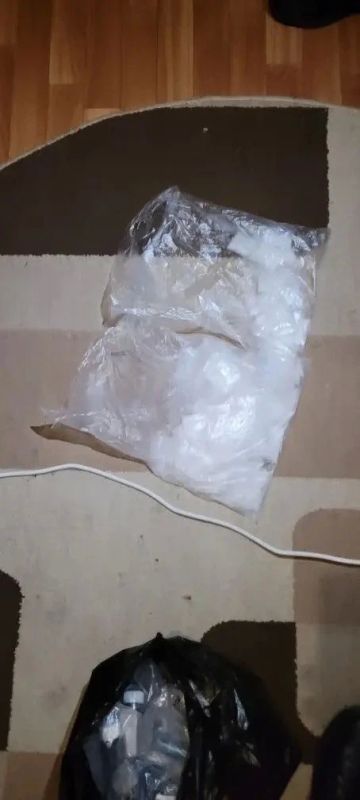 В Сургутском районе полицейские задержали двух иностранных граждан с запрещенными веществами В Сургутском районе полицейские задержали двух иностранных граждан с запрещенными веществами