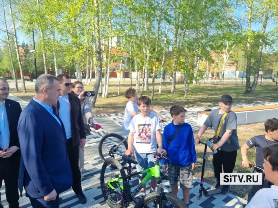 "Сквер отличный, но прилегающая территория ему не соответствует": губернатор Югры высказался о новом парке на улице Республики "Сквер отличный, но прилегающая территория ему не соответствует": губернатор Югры высказался о новом парке на улице Республики