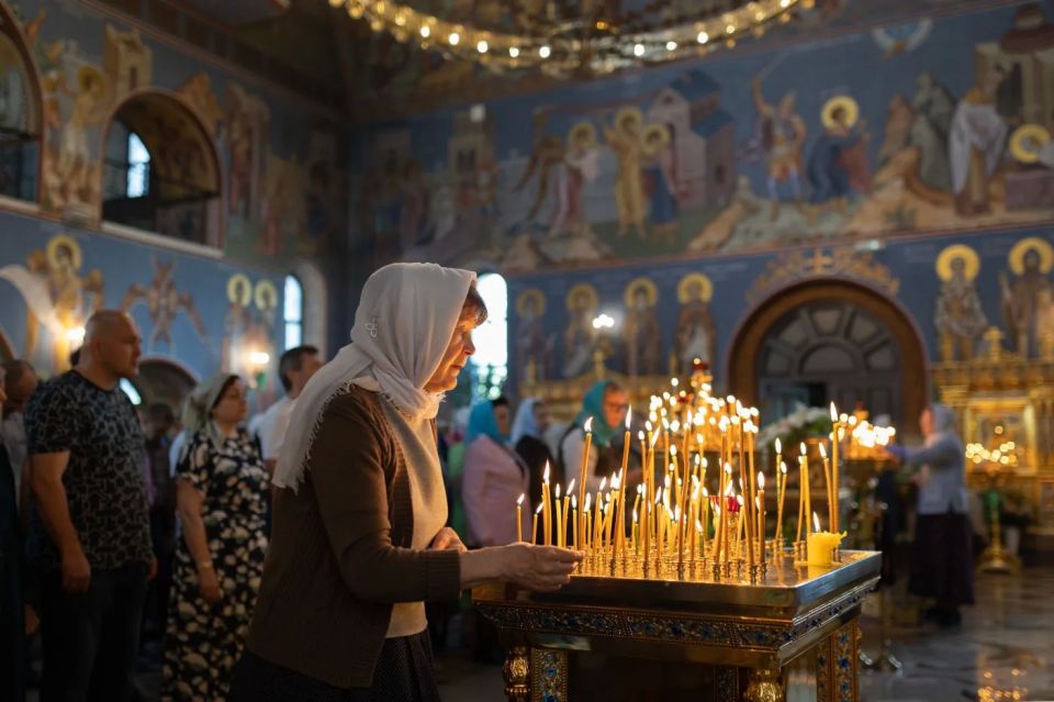 Более семи тысяч сургутян прошли Крестным ходом в честь праздника Святой Троицы Более семи тысяч сургутян прошли Крестным ходом в честь праздника Святой Троицы