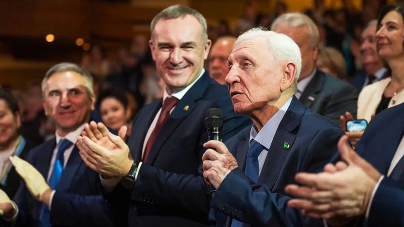 Сегодня свой день рождения отмечает первый губернатор Югры Александр Васильевич Филипенко