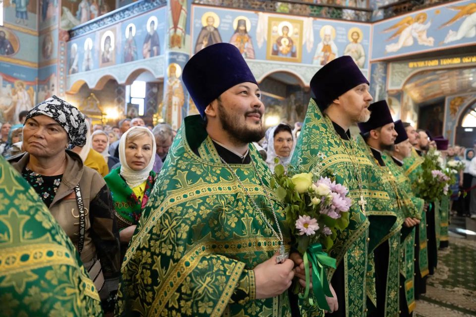 Крестный ход в Сургуте объединил более 7 тысяч верующих Крестный ход в Сургуте объединил более 7 тысяч верующих