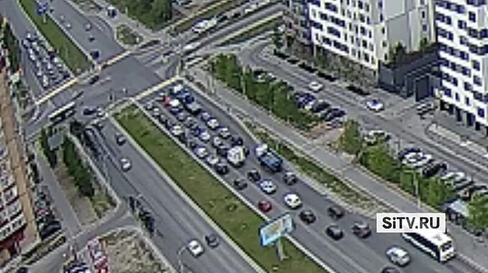 Внимание! Самая обсуждаемая новость среди автомобилистов в Сургуте сегодня: на дороге по улице Киртбая рассыпали навоз