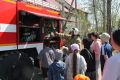 Огнеборцы познакомили детей с пожарной техникой