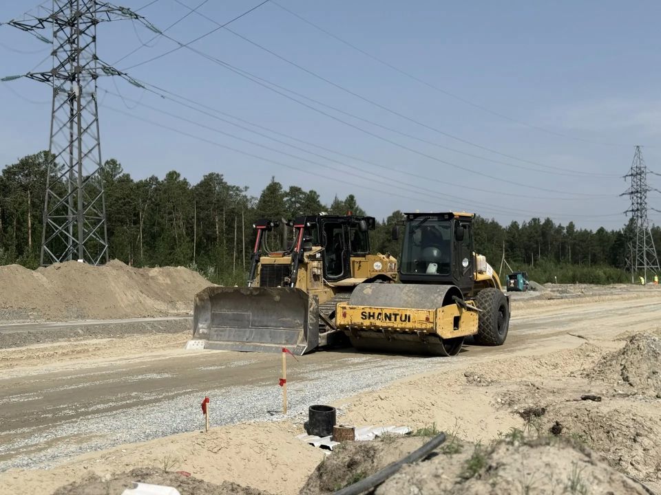 В Сургуте строят новую дорогу В Сургуте строят новую дорогу
